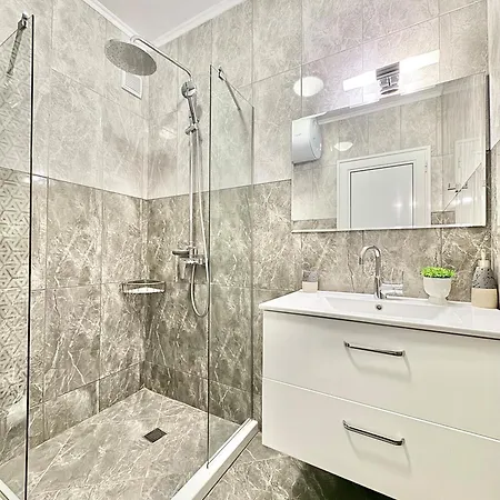 Sea View Allure With Balcony Lägenhet